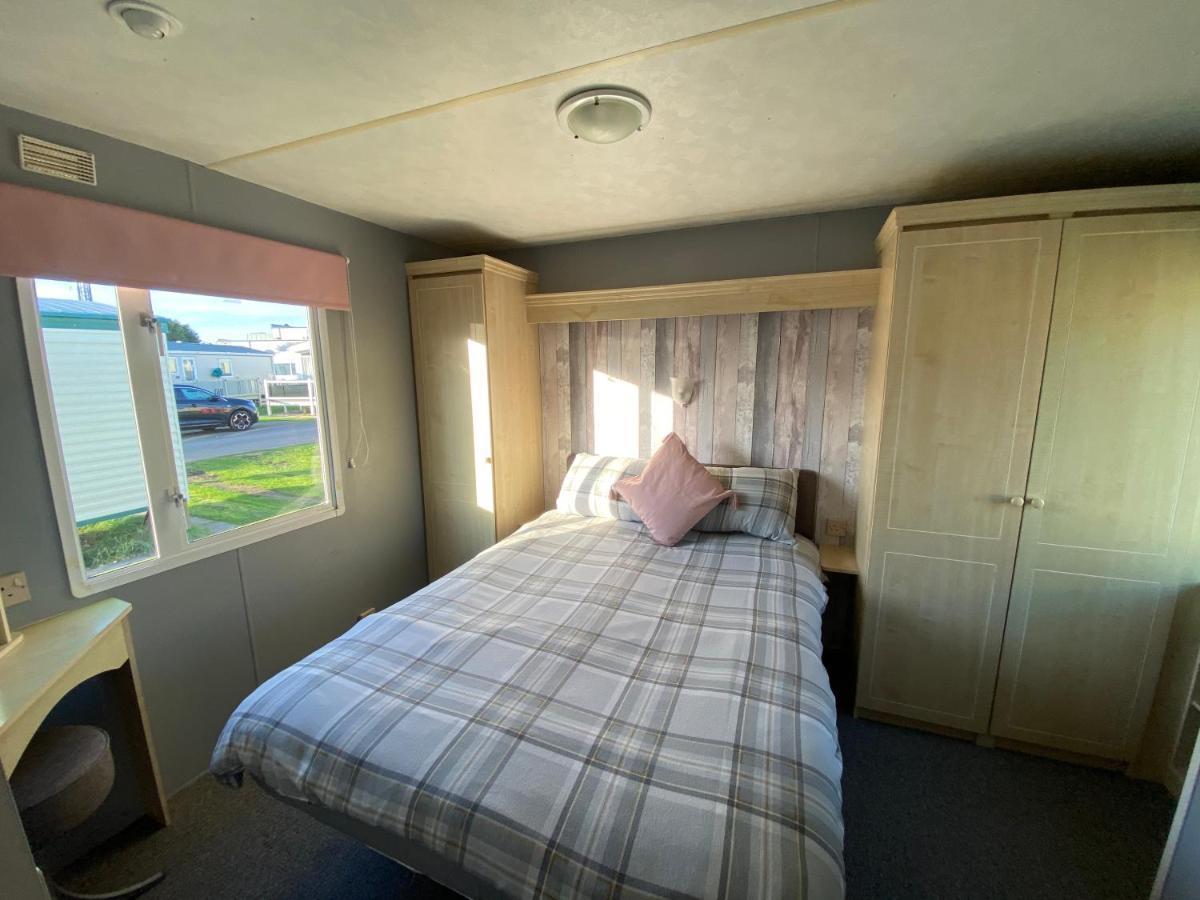 Seaview 190 - Ingoldmells - Pet Friendly, Wifi, Bed Linen - Close To Beach And Fantasy Island - Meadow Lakes Caravan & Lodge Hire Екстер'єр фото